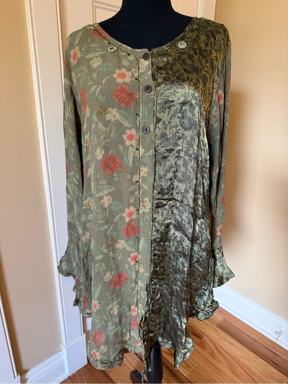 Tienda Ho Lagenlook Artsy Floral Layered Hi-Low Tunic Top Women’s One Size Green